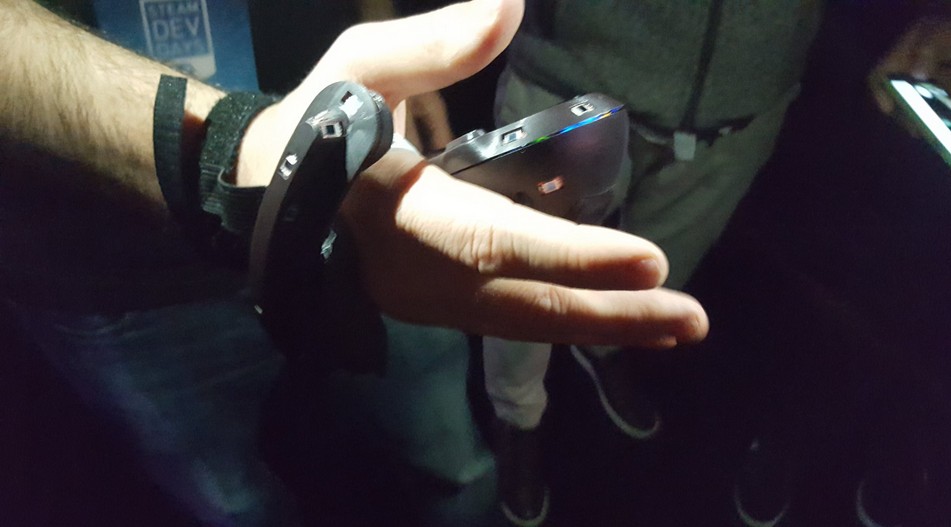 Valve กำลังพัฒนา Vive Controllers ตัวใหม่ที่กระทัดรัดกว่าเดิม