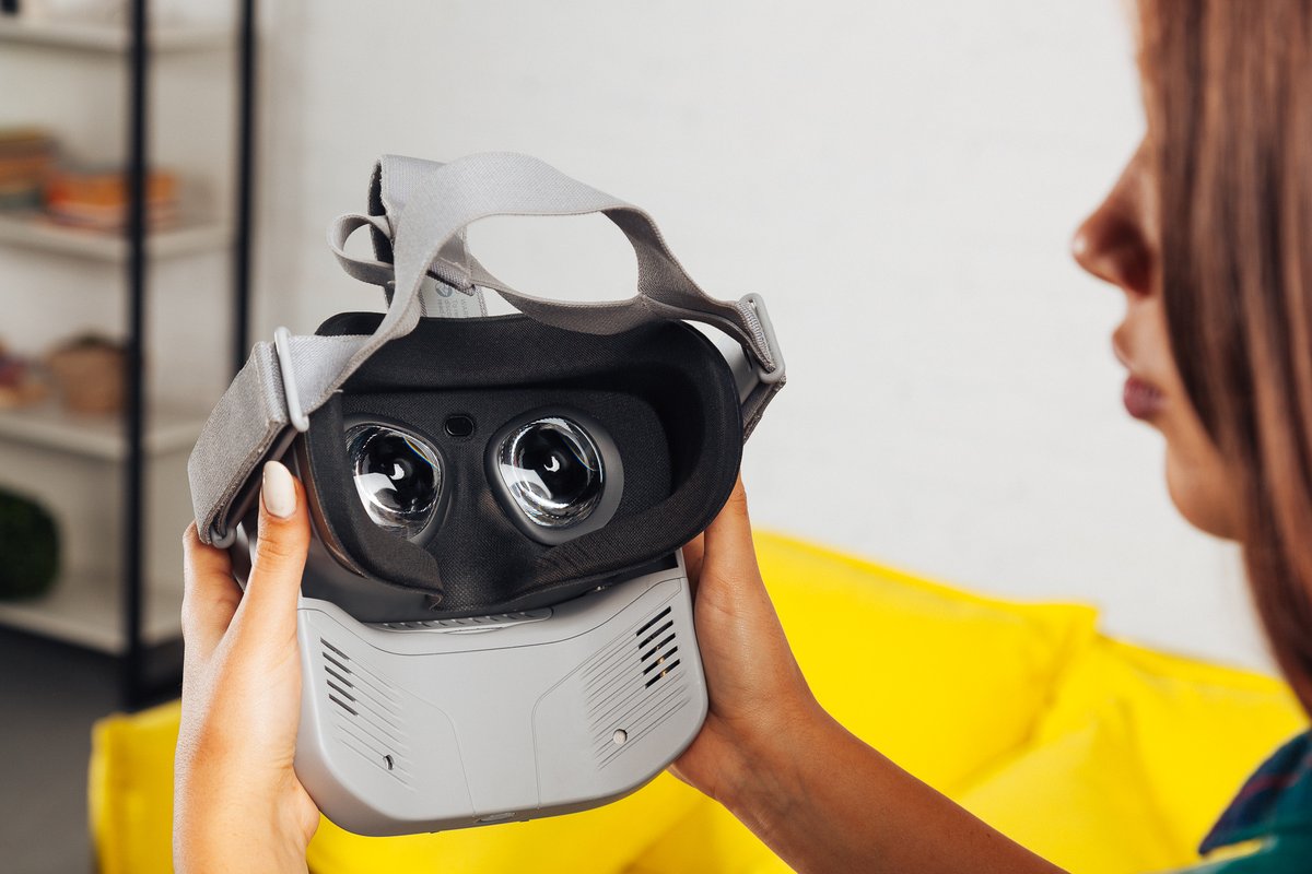 Feelreal อุปกรณ์ต่อเสริมหน้ากาก VR สำหรับสร้างกลิ่น !!